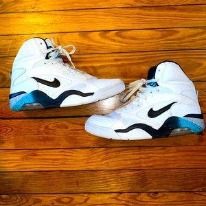 Vintage Nike Air Force sneakers!